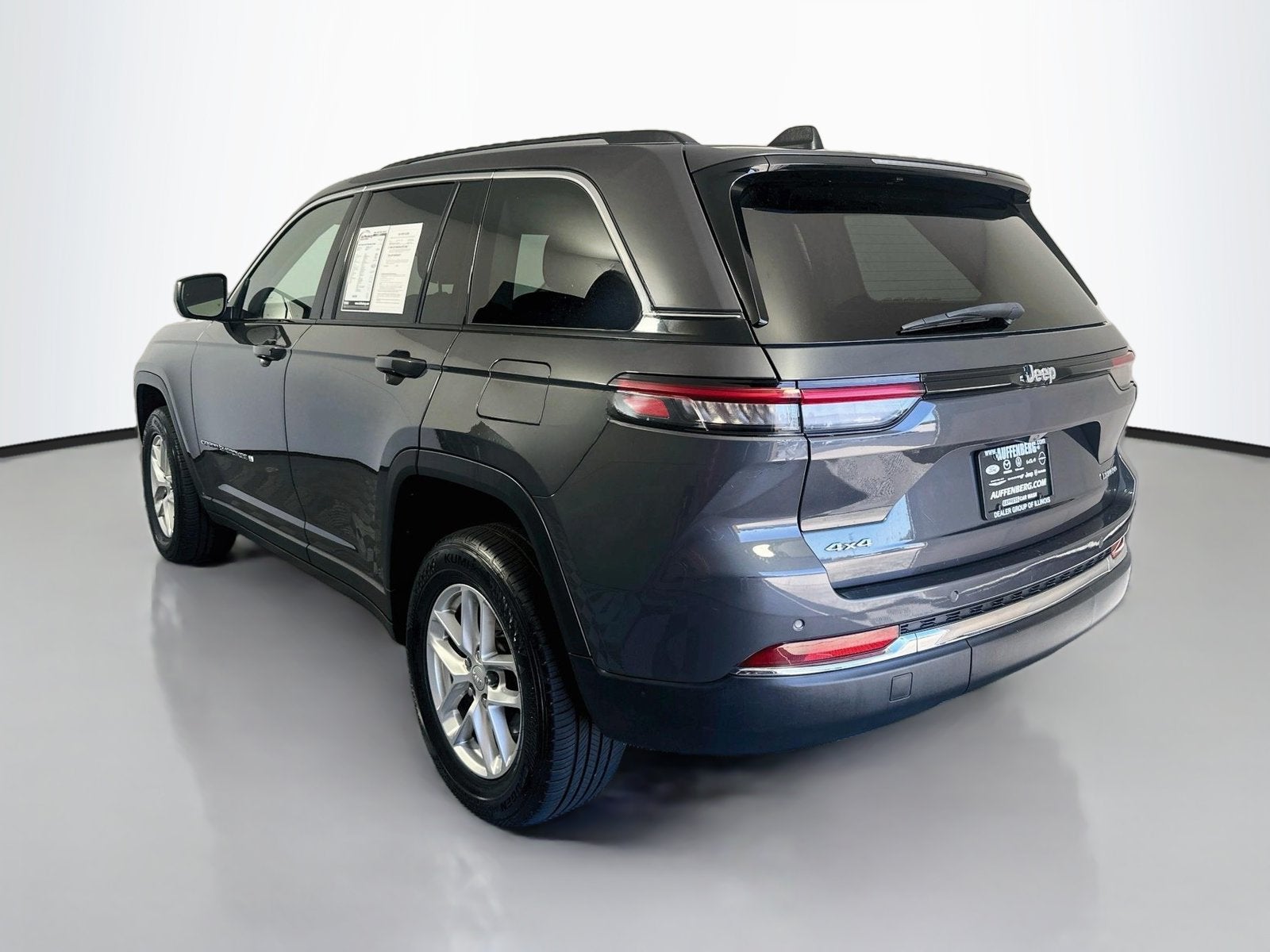 2023 Jeep Grand Cherokee Laredo 4x4