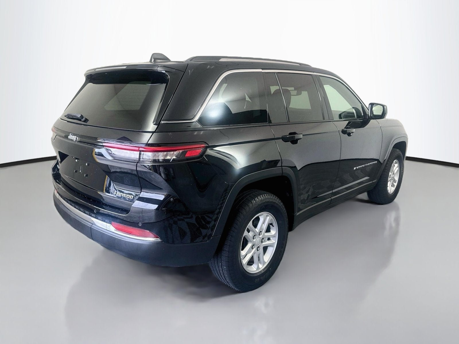 2023 Jeep Grand Cherokee Laredo 4x4