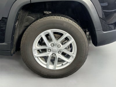 2023 Jeep Grand Cherokee Laredo X 4x4