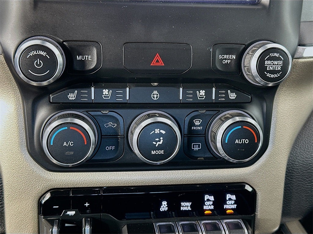 2019 RAM 1500 Laramie Crew Cab 4x4 5'7' Box