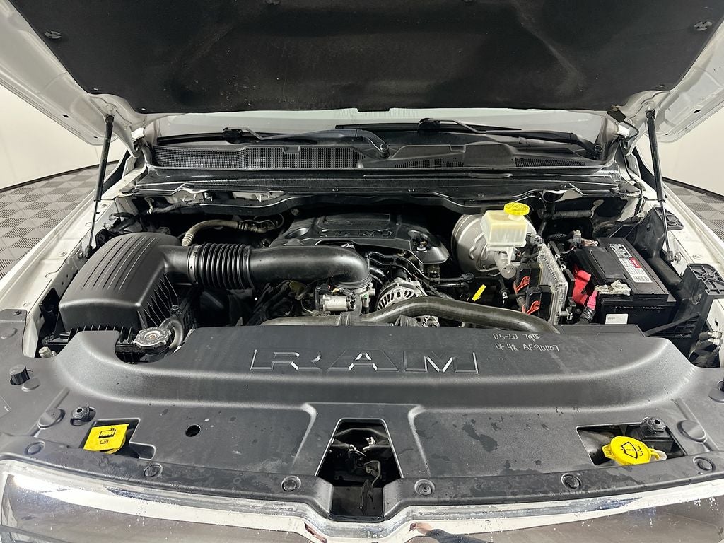 2019 RAM 1500 Laramie Crew Cab 4x4 5'7' Box