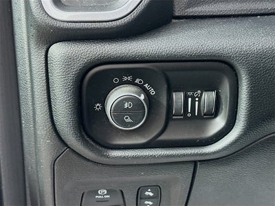 2020 RAM 1500 Laramie Crew Cab 4x4 5'7' Box