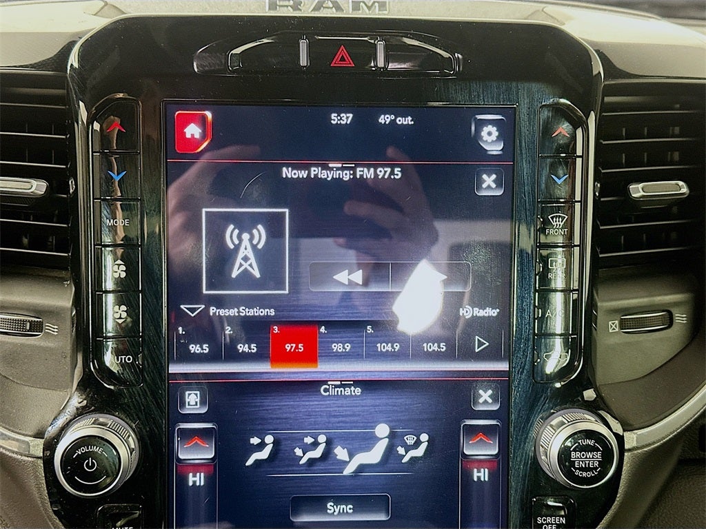 2020 RAM 1500 Laramie Crew Cab 4x4 5'7' Box