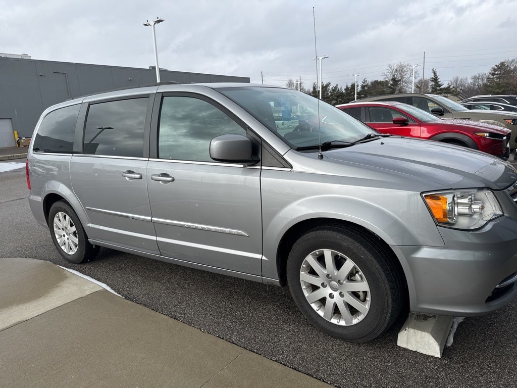 2016 Chrysler Town & Country Touring