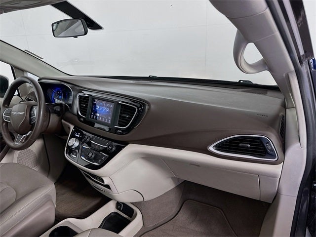 2020 Chrysler Voyager LX