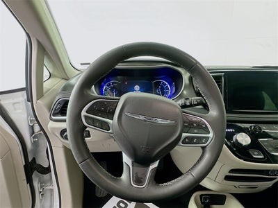 2024 Chrysler Pacifica Hybrid Select