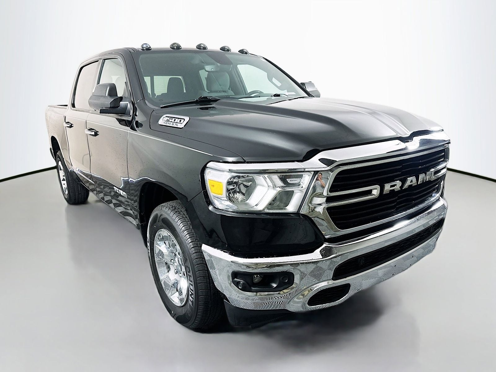 2020 RAM 1500 Big Horn/Lone Star 4x4 Crew Cab 5'7's photo