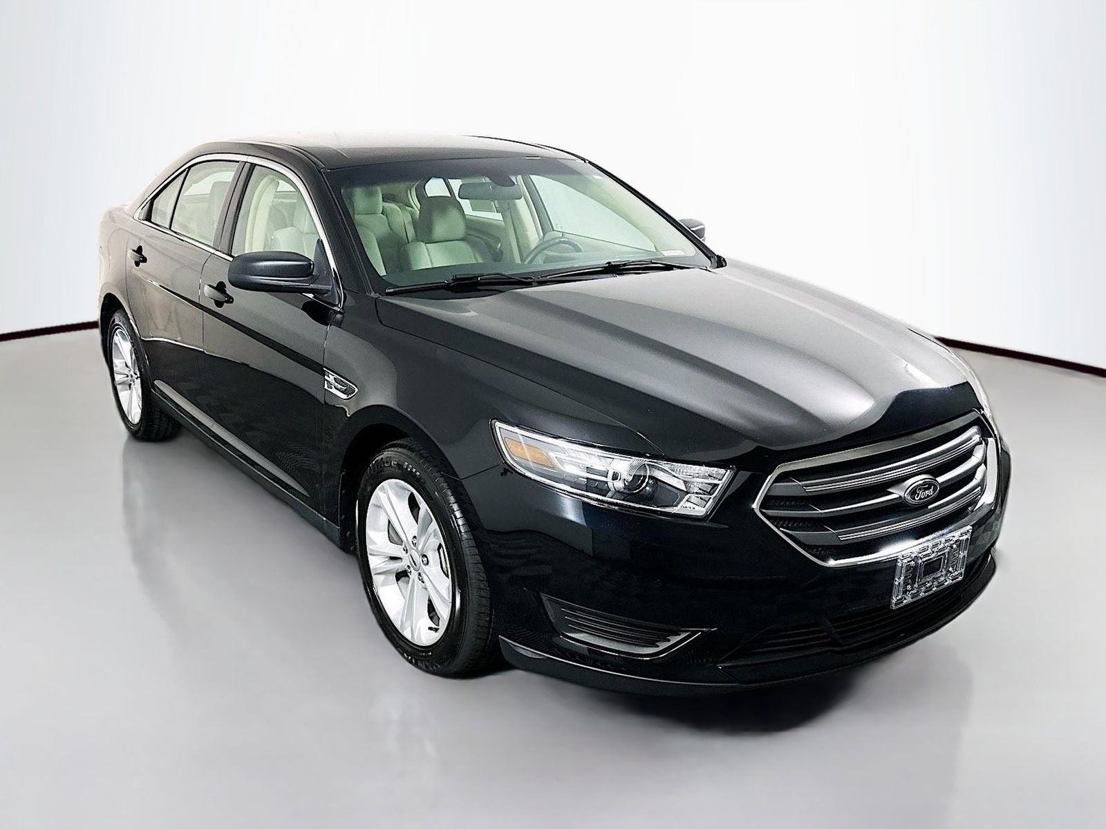 2018 Ford Taurus SE FWD's photo