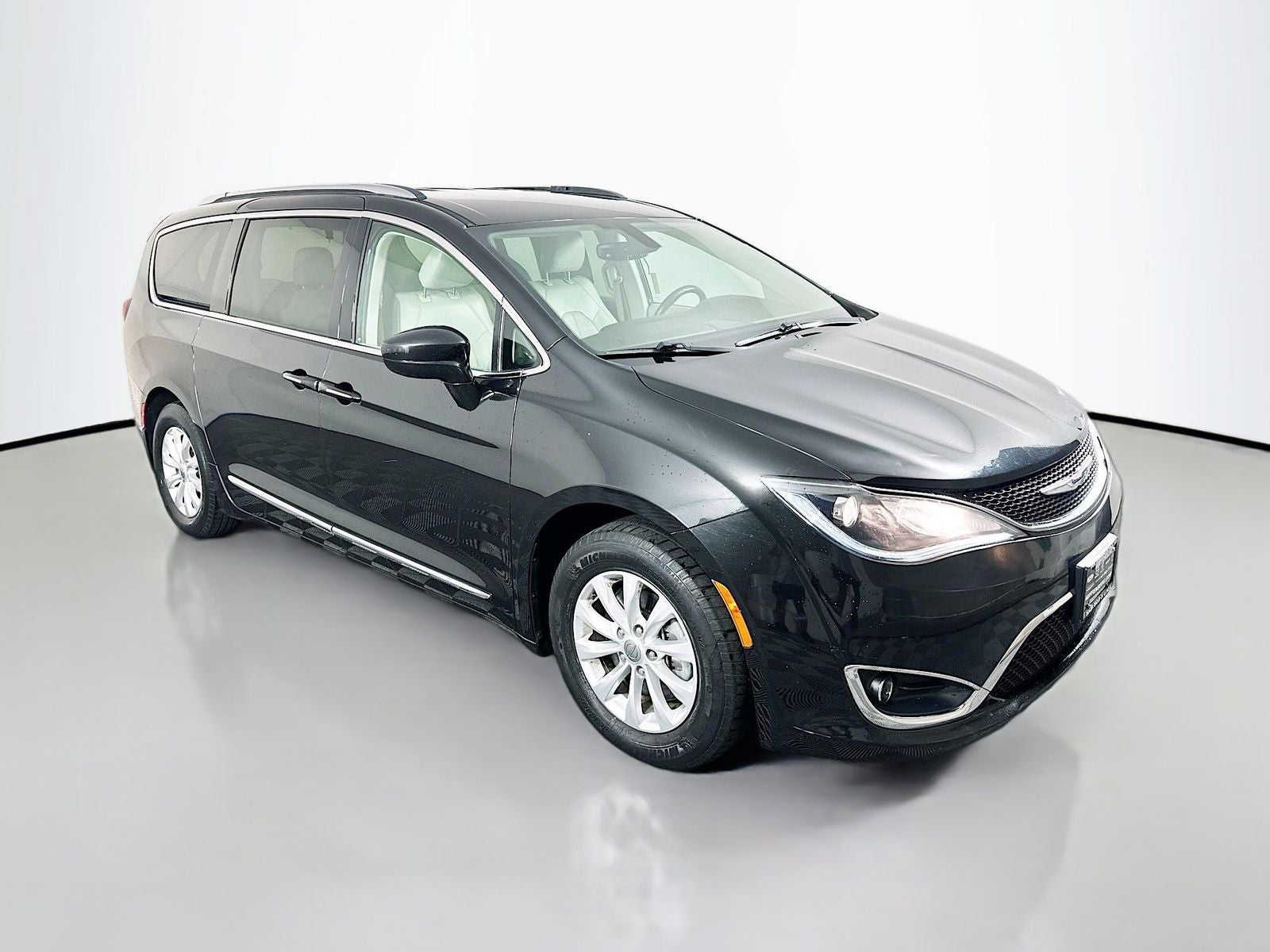 2019 Chrysler Pacifica Touring L's photo