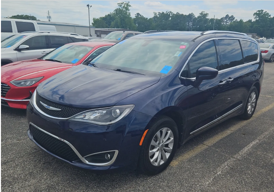2018 Chrysler Pacifica Touring L's photo