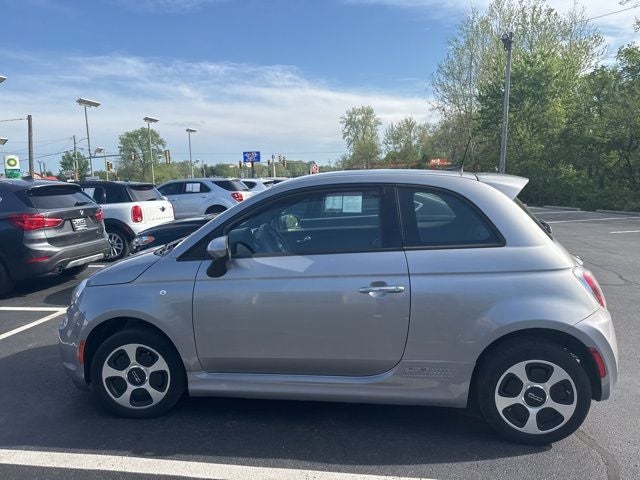 Used 2017 FIAT 500e Battery Electric with VIN 3C3CFFGE8HT563204 for sale in Belleville, IL