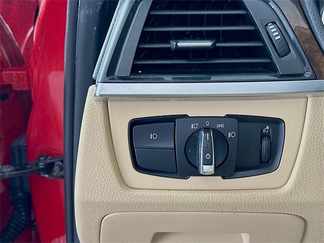 2015 BMW 3 Series 320i