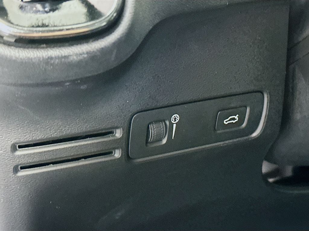 2019 Volvo XC40 Momentum