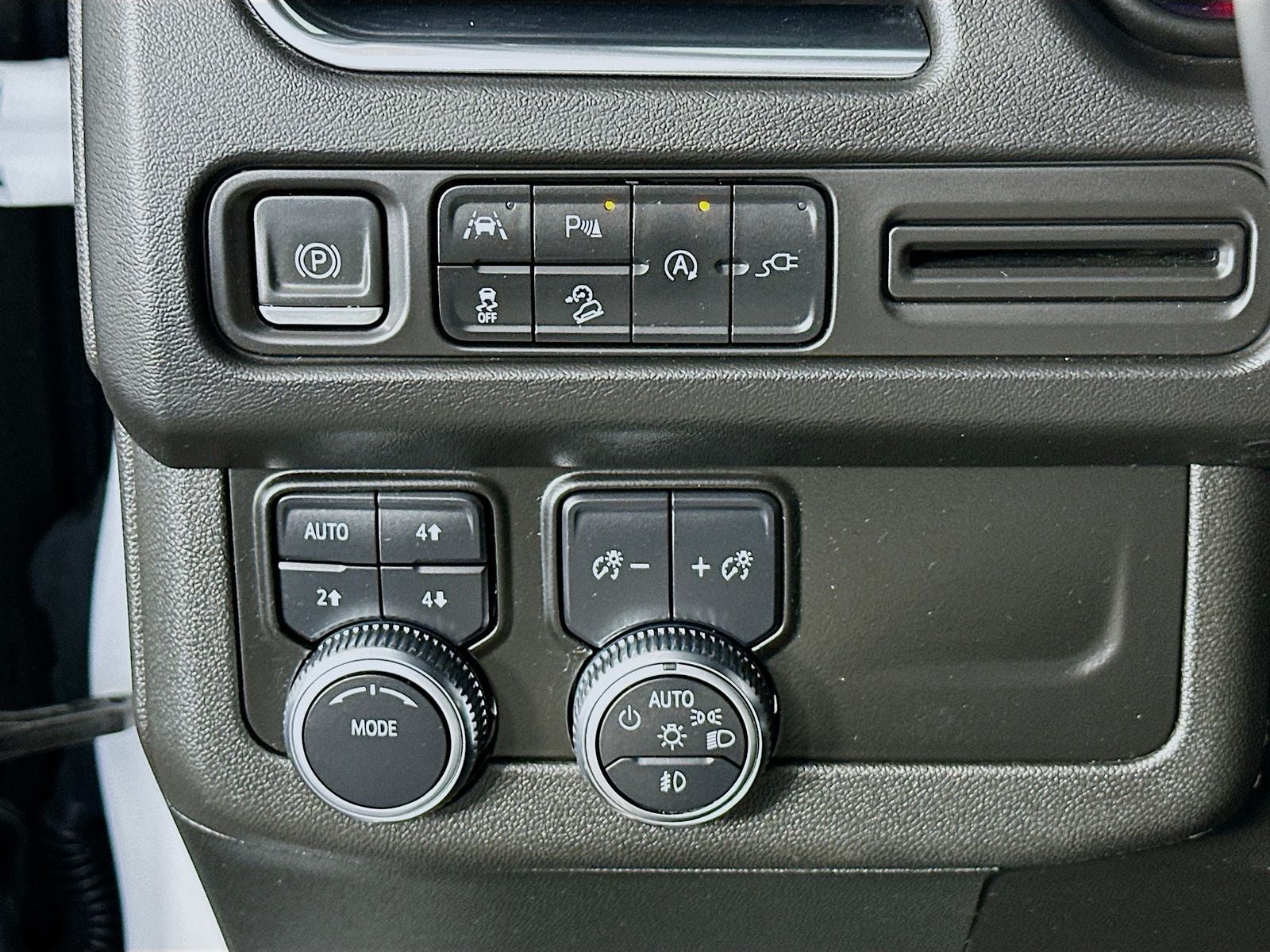 2022 GMC Yukon XL AT4