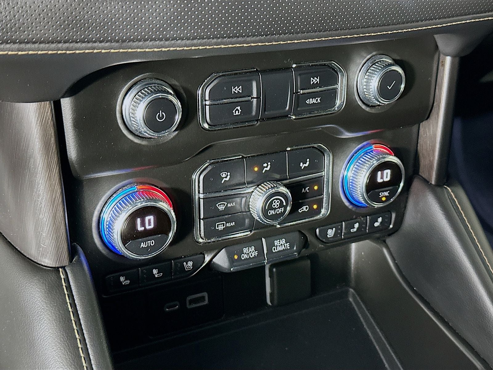 2022 GMC Yukon XL AT4