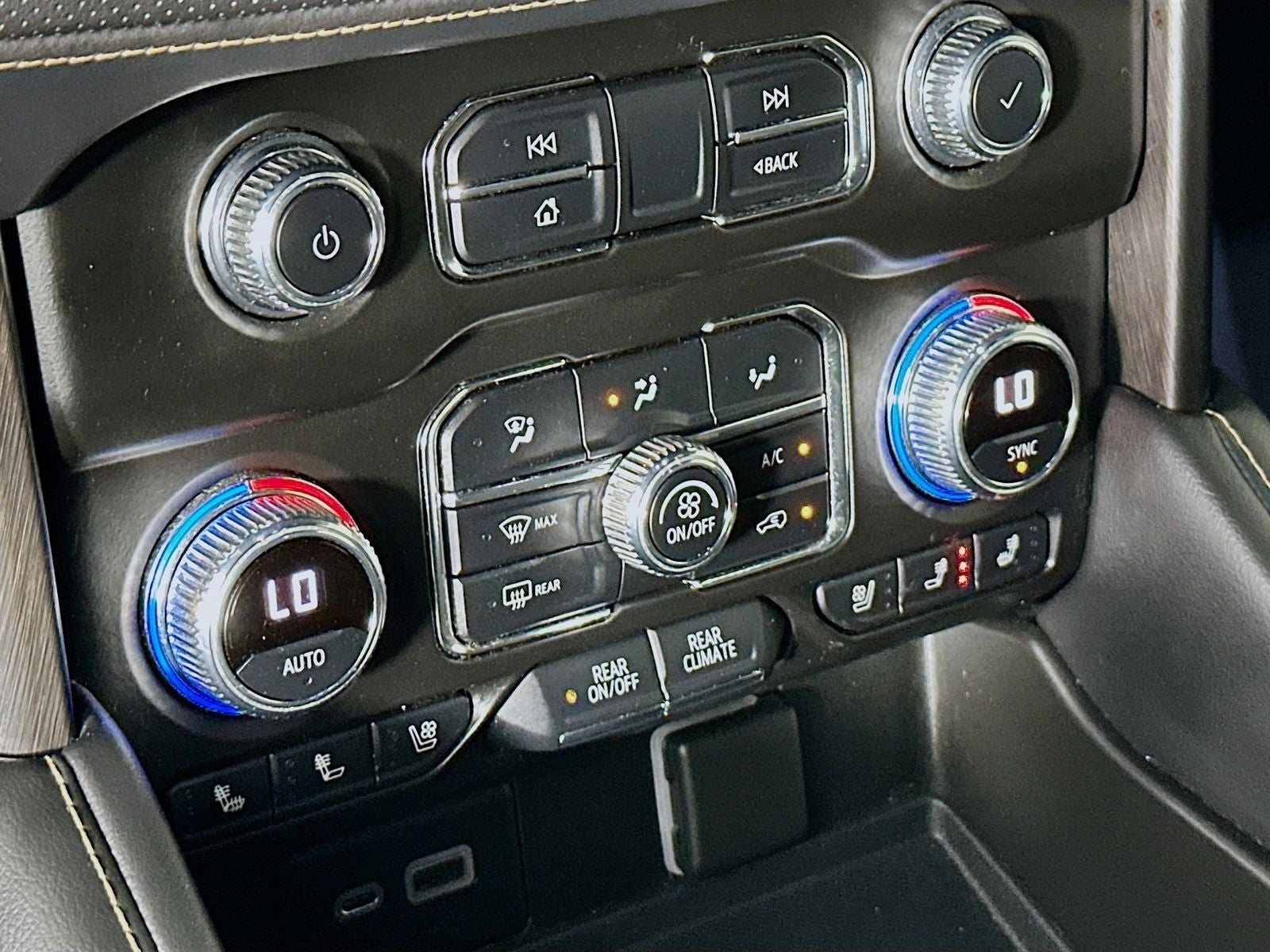 2022 GMC Yukon XL AT4