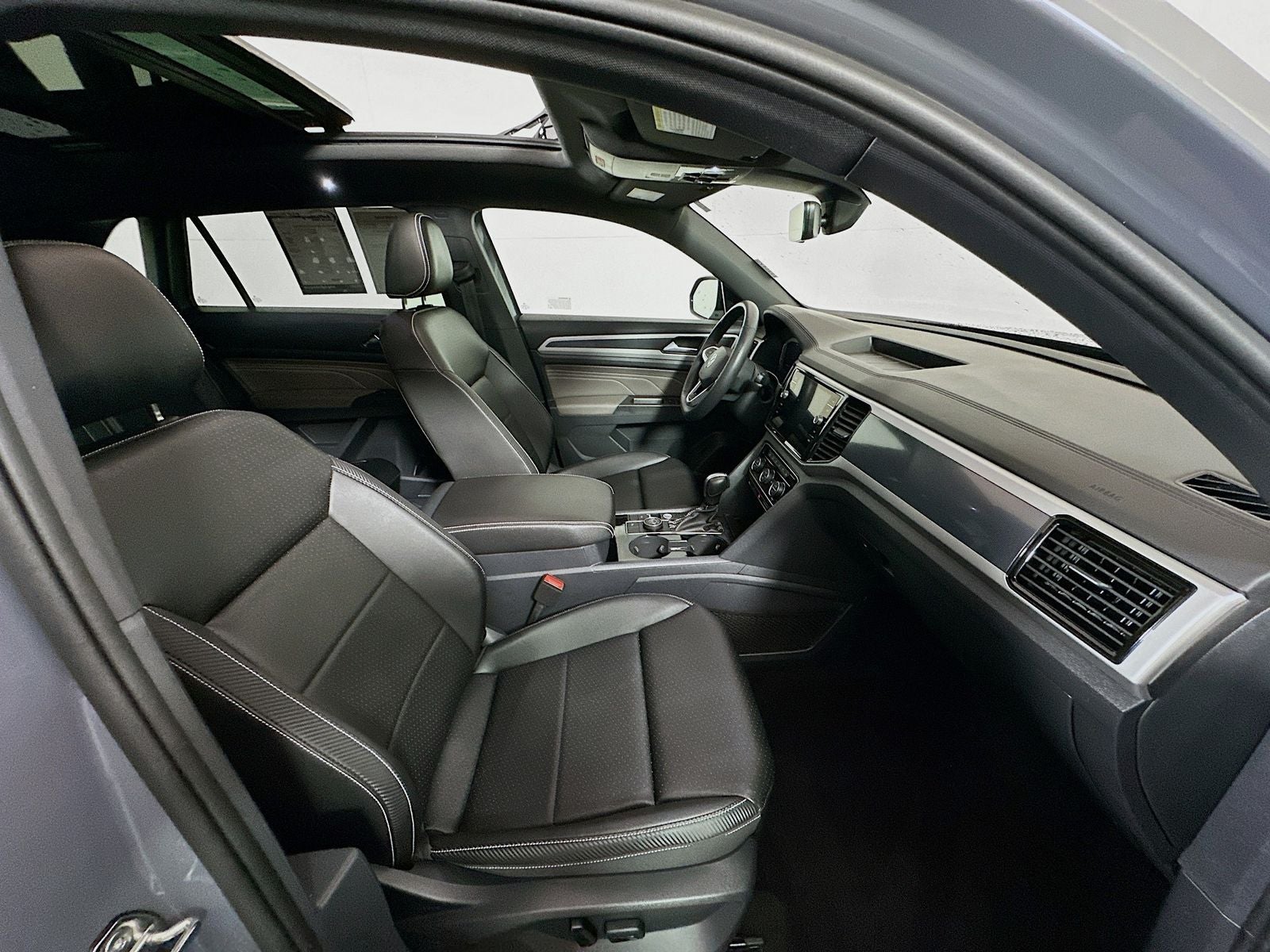 2023 Volkswagen Atlas Cross Sport 3.6L V6 SEL R-Line Black