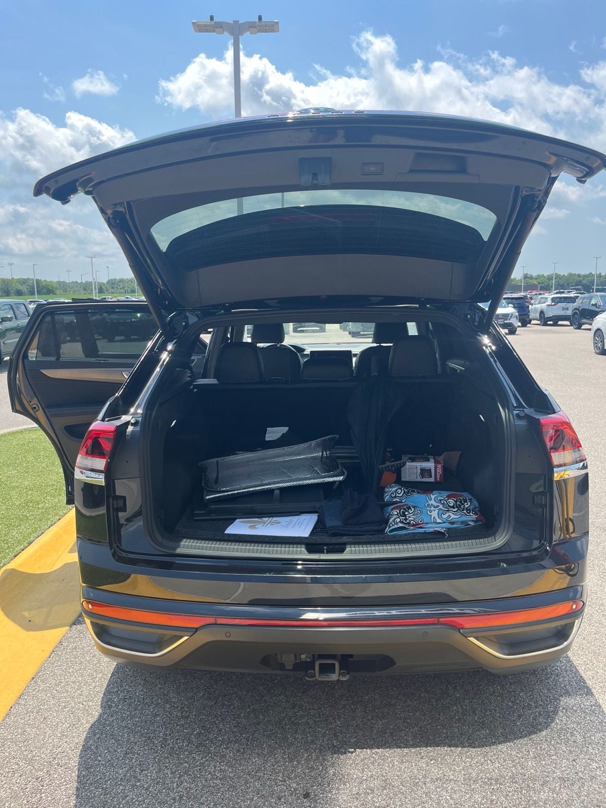 2024 Volkswagen Atlas Cross Sport 2.0T SE w/Technology