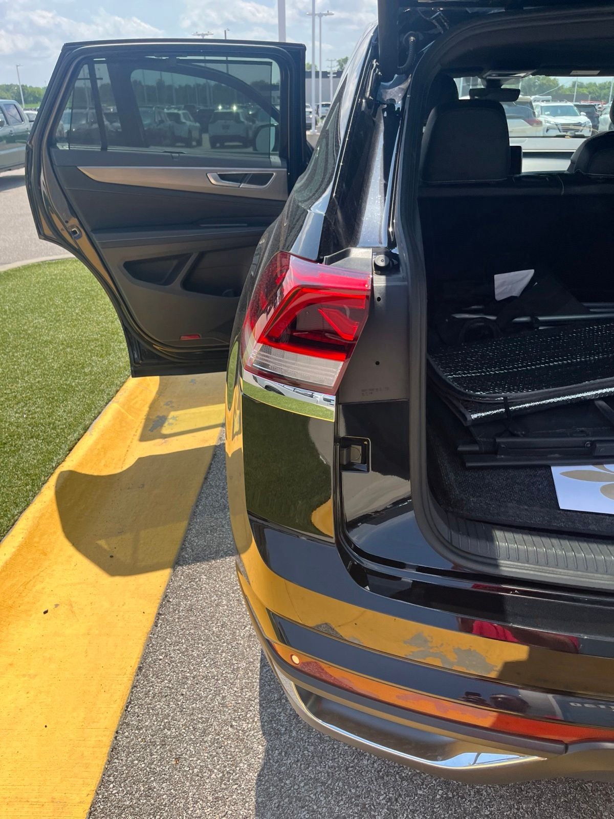 2024 Volkswagen Atlas Cross Sport 2.0T SE w/Technology