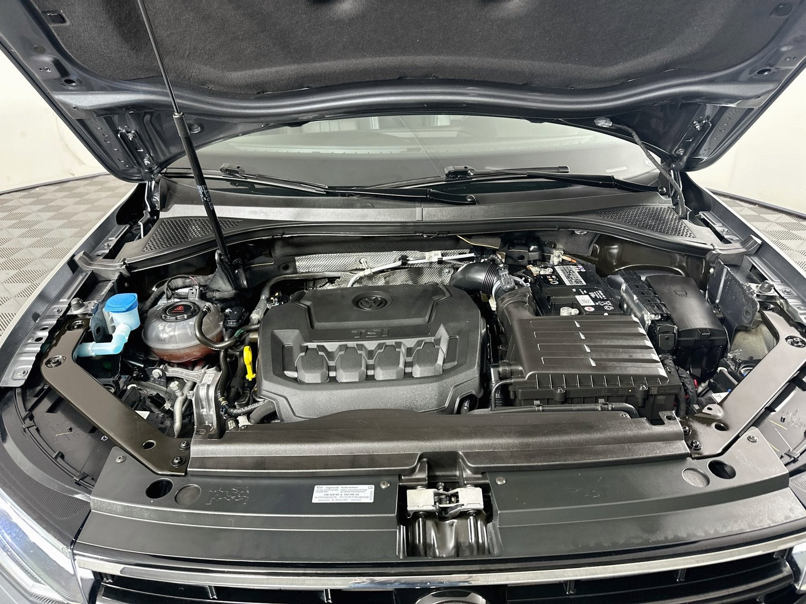 2023 Volkswagen Tiguan SE R-Line Black