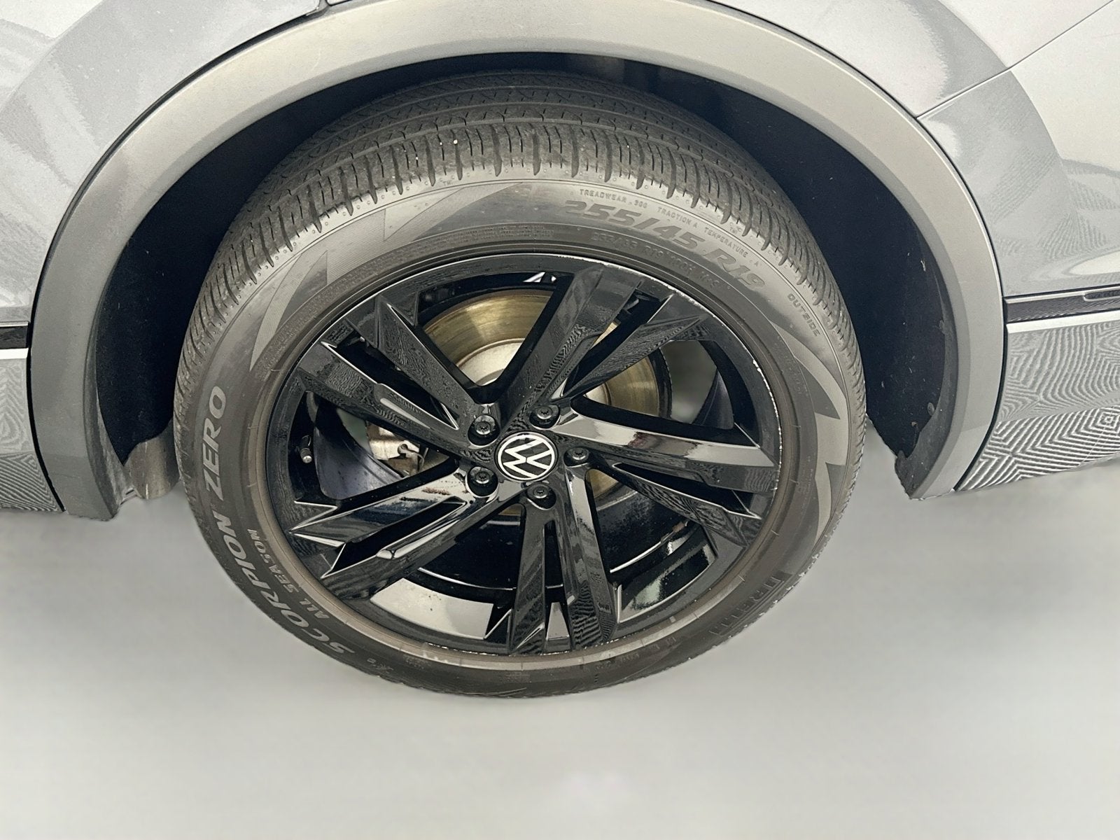 2023 Volkswagen Tiguan SE R-Line Black
