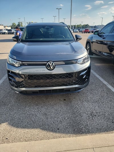 2025 Volkswagen Tiguan SE R-Line Black