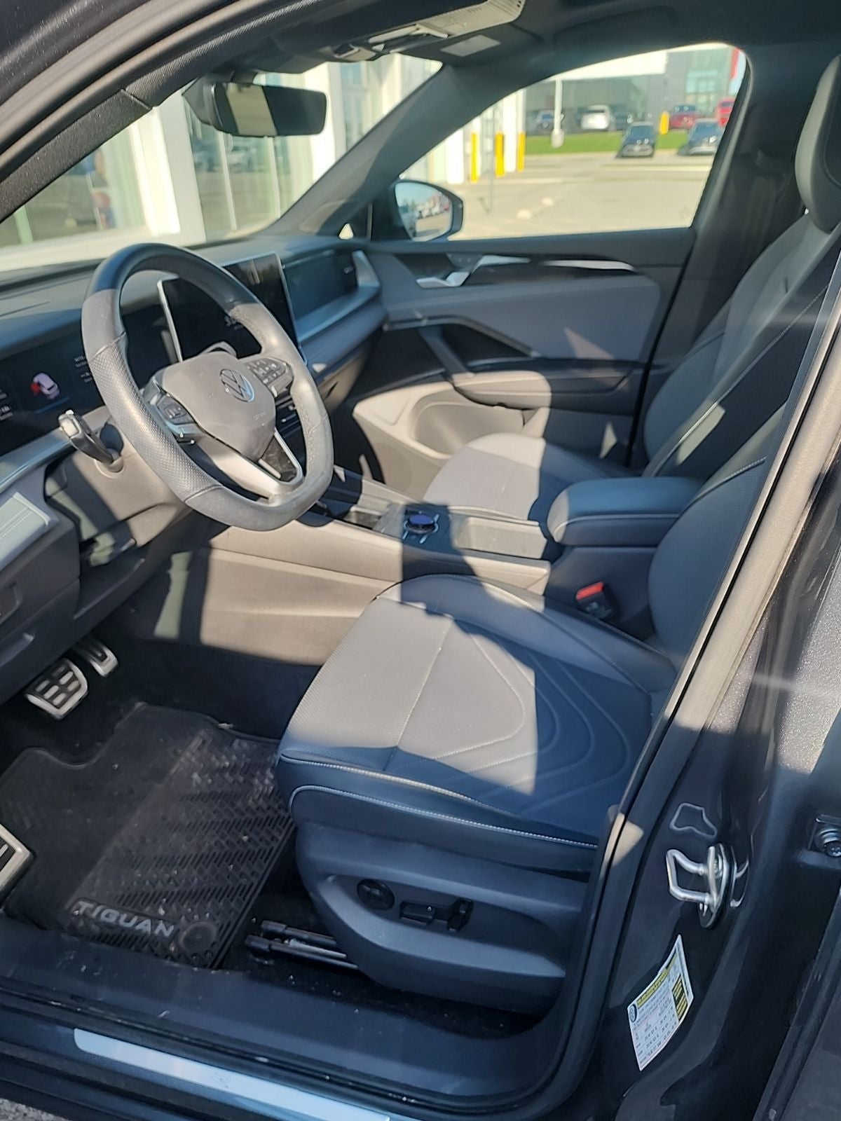 2025 Volkswagen Tiguan SE R-Line Black