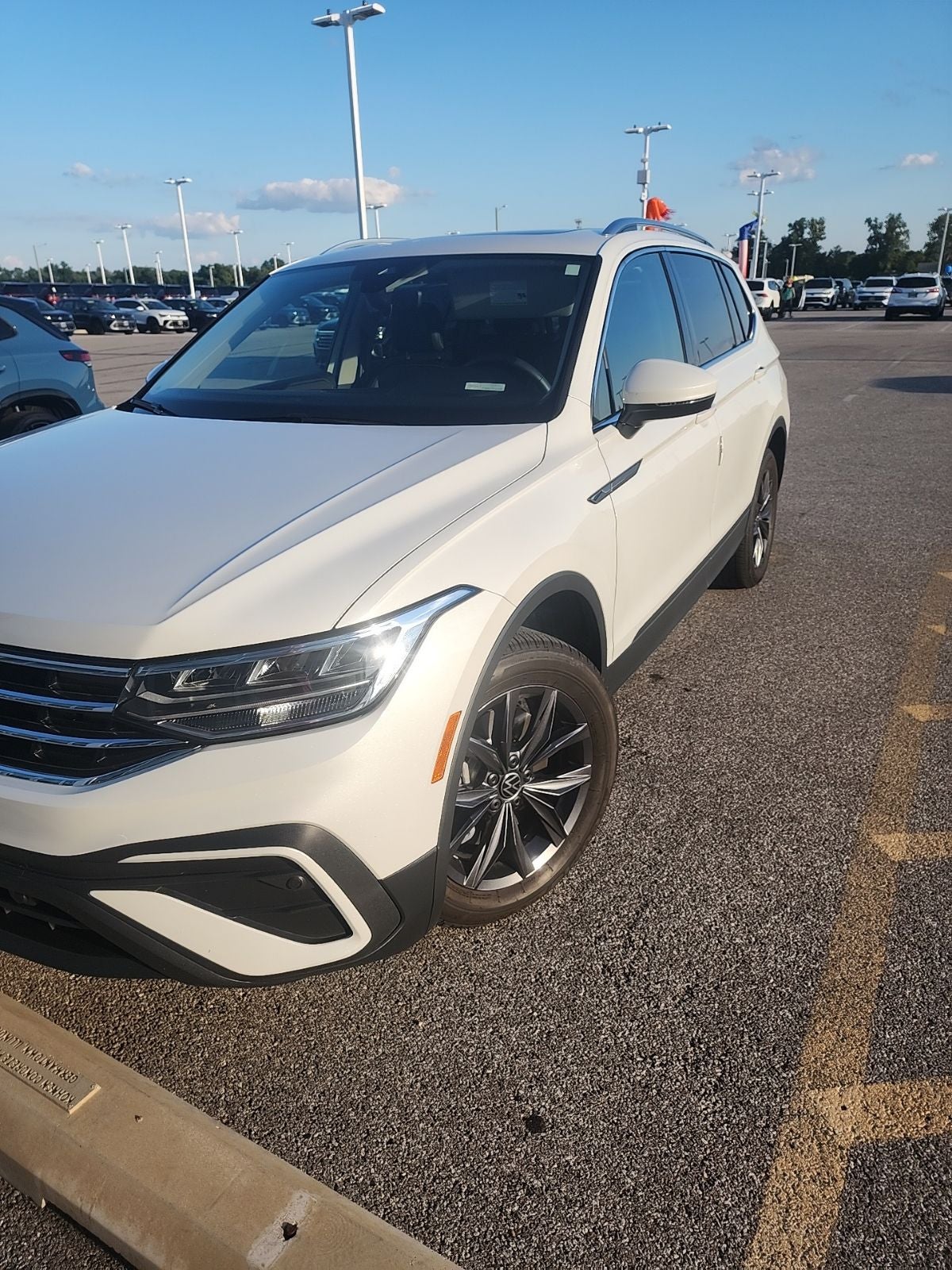 2023 Volkswagen Tiguan SE
