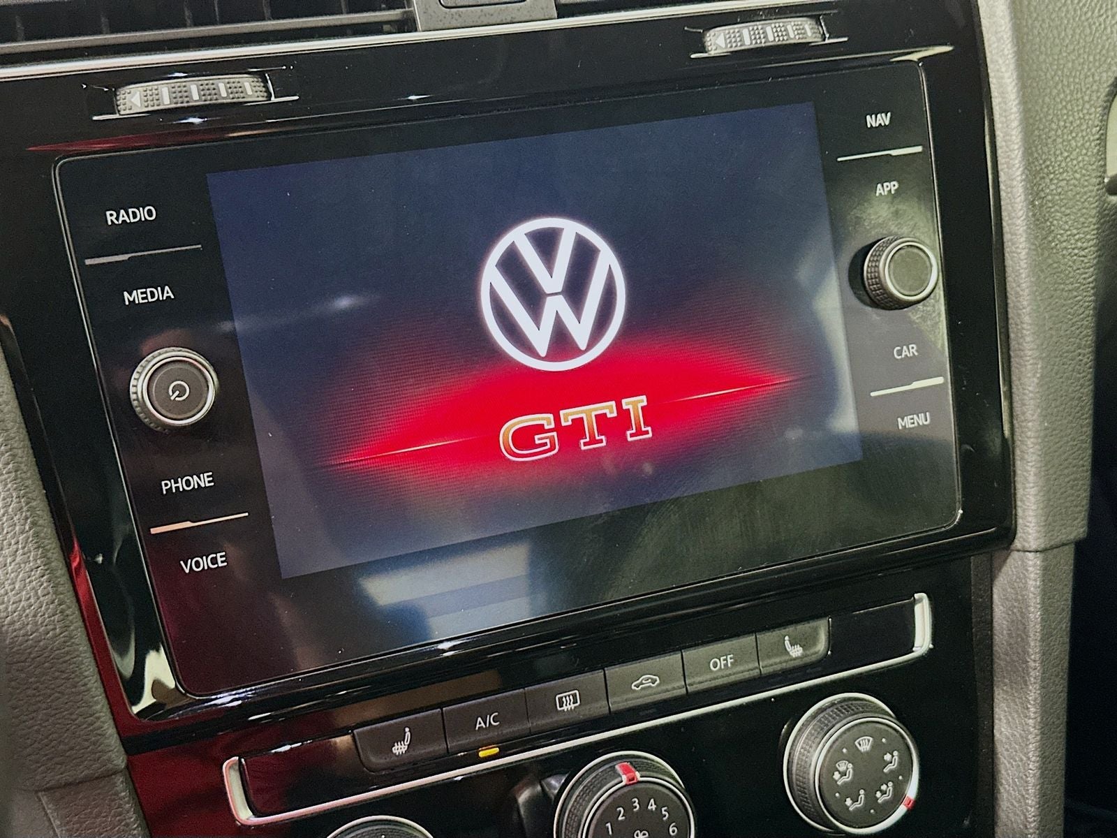 2021 Volkswagen Golf GTI SE