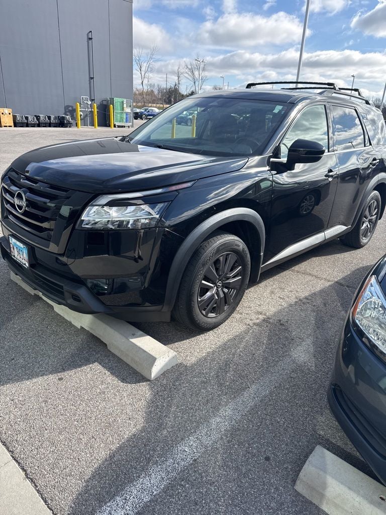 2022 Nissan Pathfinder SV